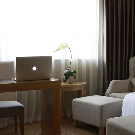 Winterless Hotel Beijing Exterior photo